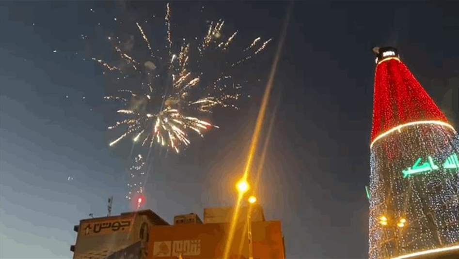 الالعاب النارية تنير سماء بغداد بعد نهاية &quot;اقتراع تشرين&quot; (فيديو)