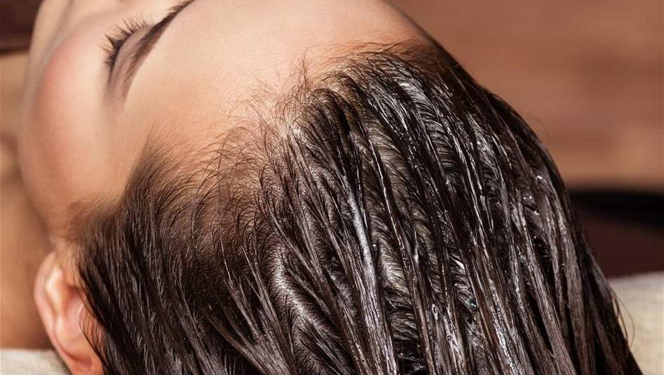 أفضل وصفات البصل لتطويل الشعر وتقويته