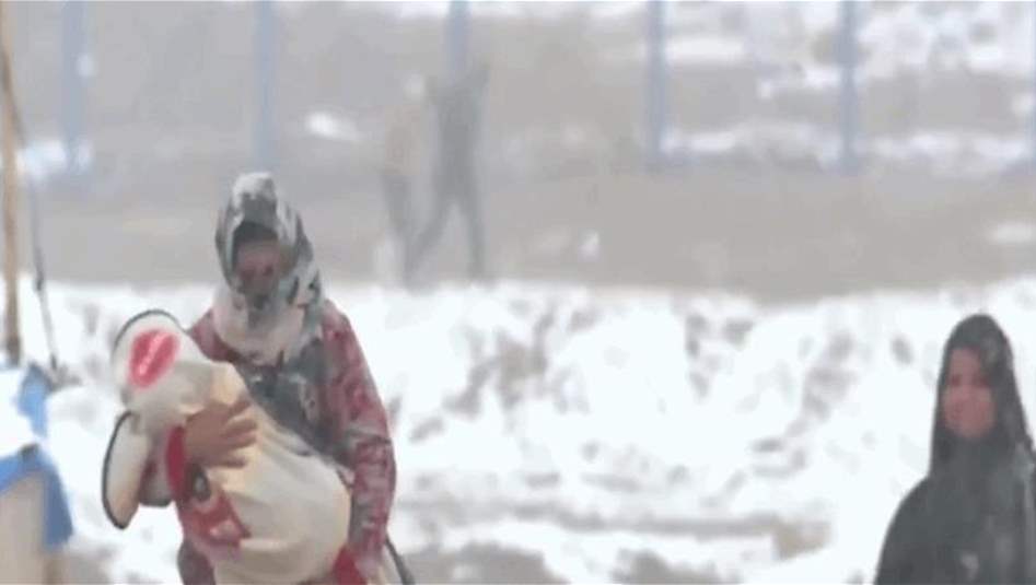 بالفيديو البرد يحصد أرواح النازحين في العراق!