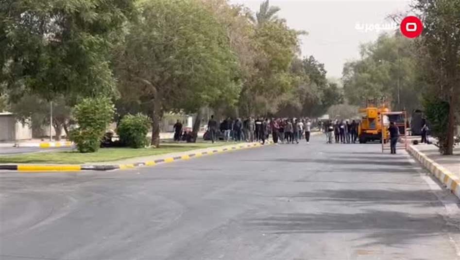 بدء تجمع متظاهري الإطار عند الجسر المعلق في بغداد (فيديو + صور)