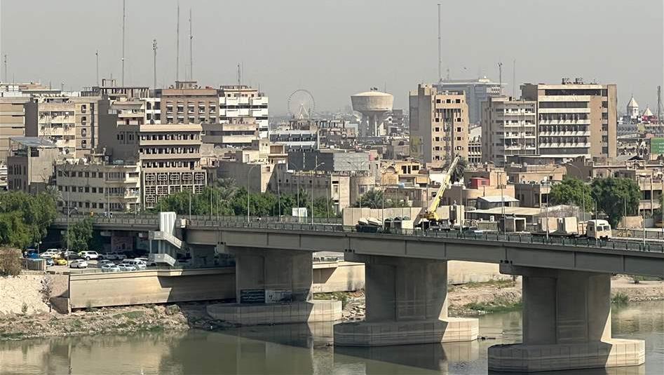 بالكتل الكونكريتية.. اغلاق جسر السنك وسط بغداد (فيديو)  