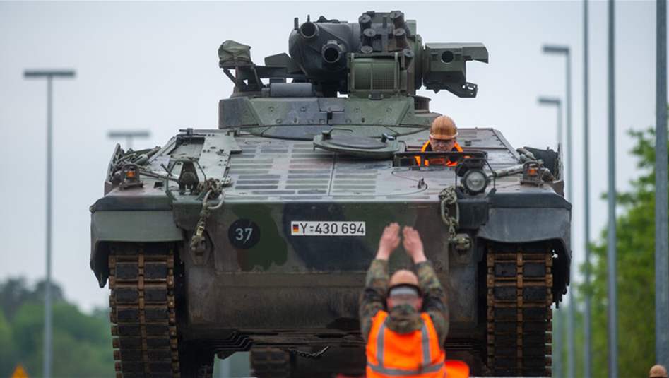 أوكرانيا تكشف عن تسلمها دبابات ومدرعات غربية