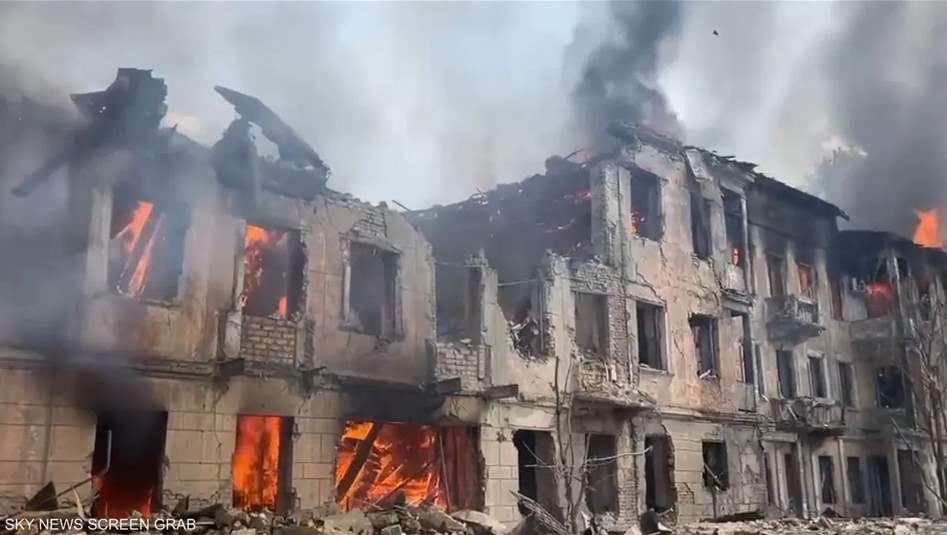 مشاهد مروعة.. قتلى وجرحى بقصف روسي على عيادة طبية في أوكرانيا