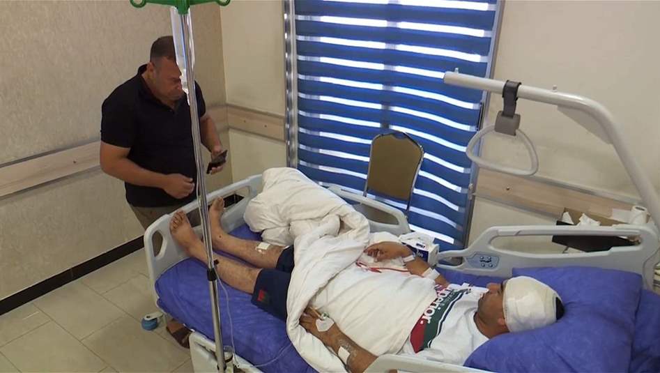 الناشط عمر عادل يتعرض للضرب وذووه يطالبون بملاحقة المتورطين