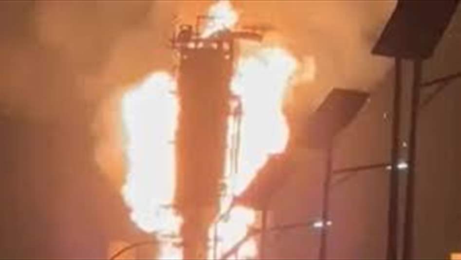 اندلاع حريق بمصفاة نفط في الكويت (فيديو)