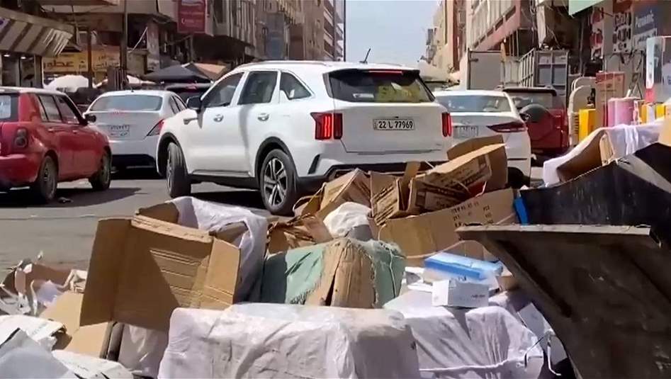 النفايات تغطي شوارع البصرة والحكومة تتخذ اجراءات سريعة 