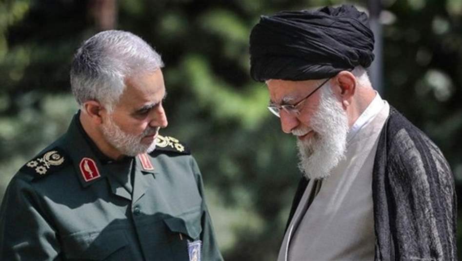 صورة &quot;نادرة&quot; لسليماني مع خامنئي في إيران.. لماذا تم نشرها بهذا التوقيت؟ 