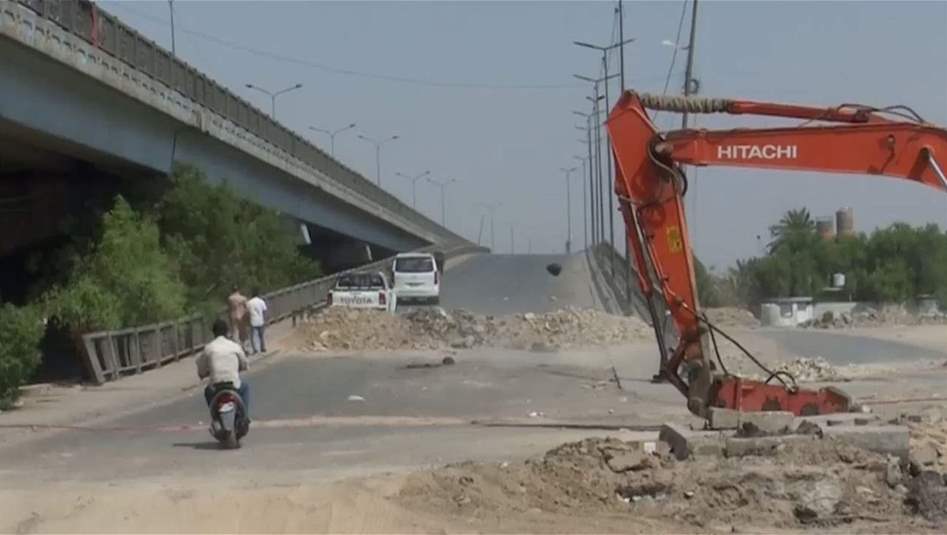 ظاهرة مسح زجاج السيارات تزعج أصحاب المركبات في بغداد