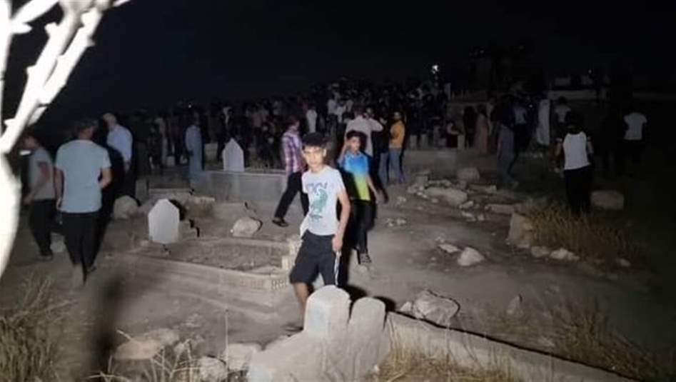دفن قبل 40 يوماً وهو لاجئ سوري.. قصة سماع صوت داخل قبر بالموصل (فيديو) 