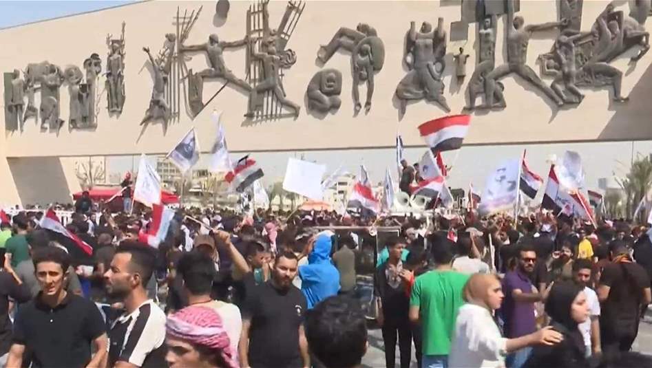 المئات من المتظاهرين يحيون الذكرى الرابعة لتظاهرات تشرين