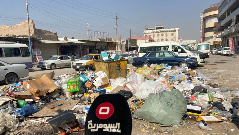 تكدس النفايات في سوق الزبير بعد إضراب عمال البلدية (صور)