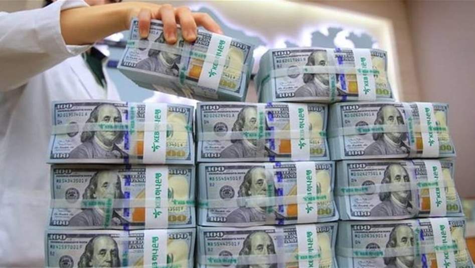 البنك المركزي يعلن وصول شحنات الدولار من مطار بغداد 