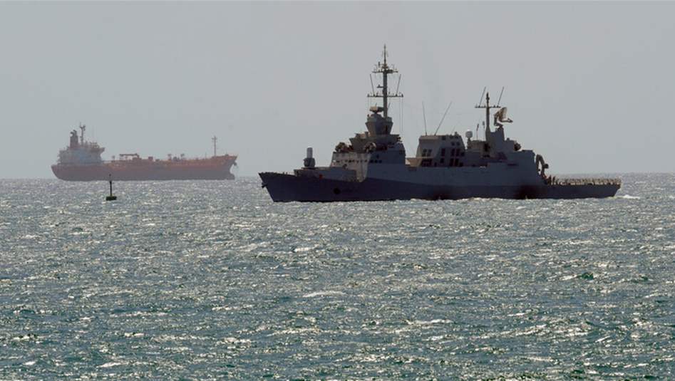 الكشف عن إرسال سفن حربية وغواصة إلى البحر الأحمر