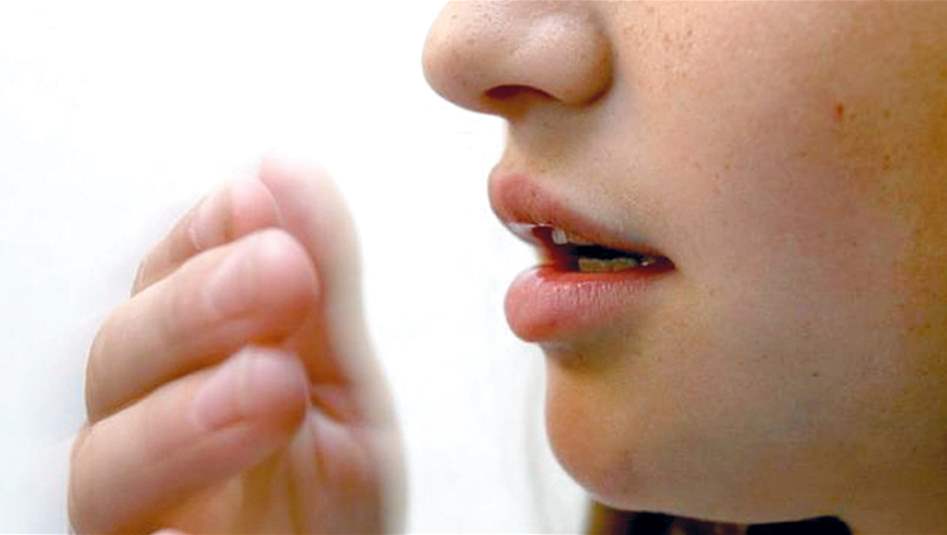 هل تدل رائحة الفم الكريهة على مشاكل صحيّة؟‎