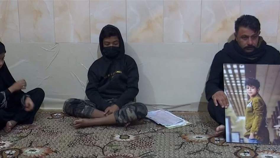 ثلاثة اطفال يصارعون الموت ووالدهم يطالب بتفريغه من وظيفته ليرعاهم