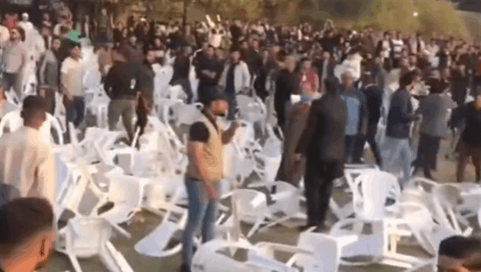 تكسير كراسي واشتباكات بالأيدي في تجمع خميس الخنجر الانتخابي ببغداد (فيديو) 