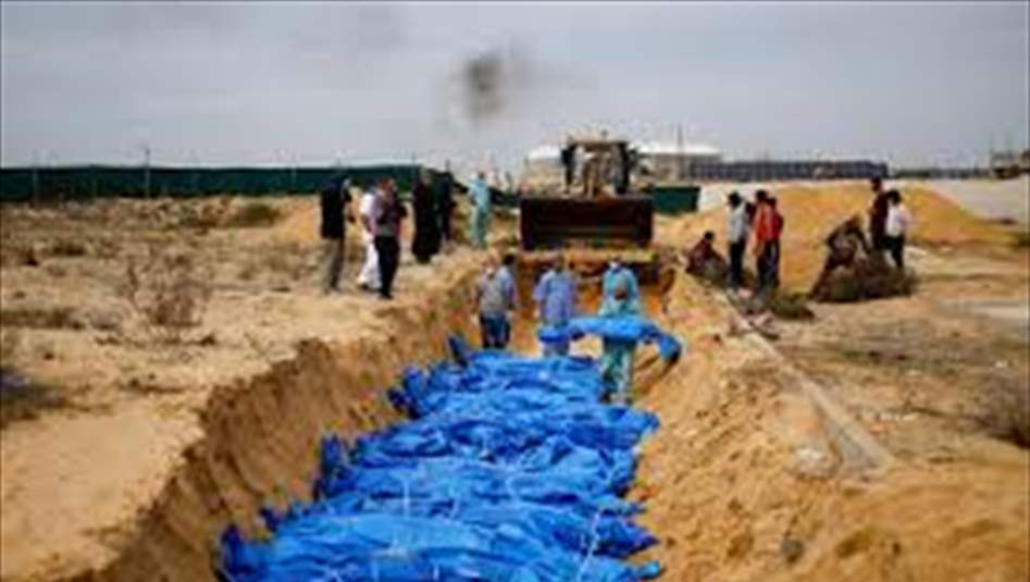 الاتحاد الأوروبي يطالب بتحقيق مستقل حول &quot;المقابر الجماعية&quot; في غزة