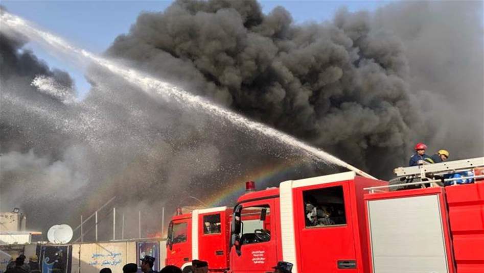 اندلاع حريق كبير في مخازن المواد البلاستيكية في كربلاء (فيديو)