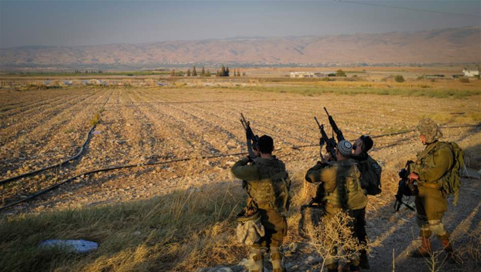 الكيان يستعد "لخطر العراق" شرقًا بـ"مقاتلين متشددين" وحواجز.. ماذا يحدث في الجولان؟