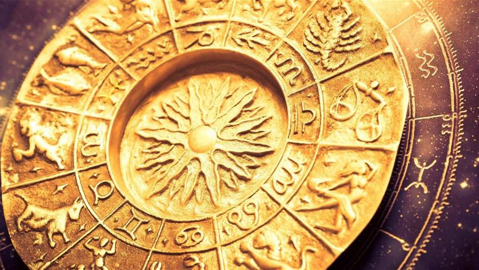 إلى مواليد الابراج المائية... قد يطرقُ الحبّ بابكم مع اكتمال القمر!