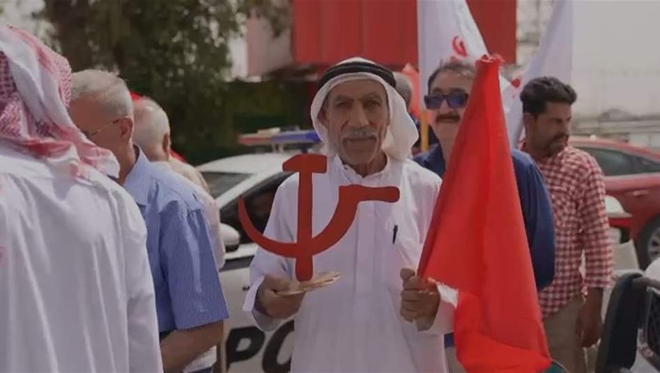 على أنغام "المزيقة".. رجال ونساء مسنون يجوبون شوارع البصرة احتفالا بعيد العمال 