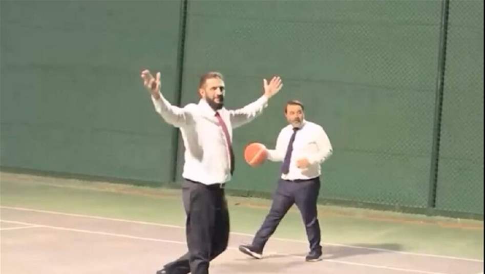 شاهد بالفيديو.. الرئيس السوري ووزير خارجيته يلعبان كرة السلة