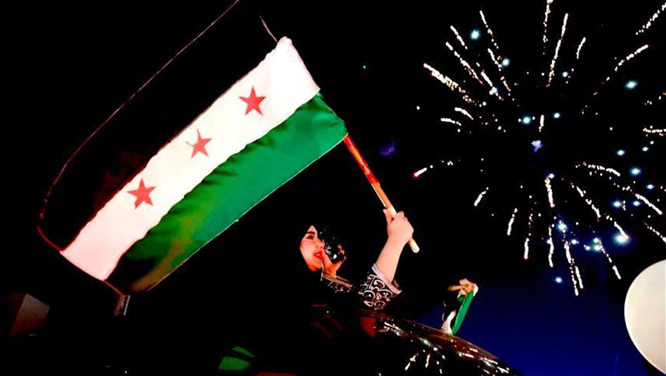 الشعب السوري يحتفل بقرار ترامب حول رفع العقوبات.. (صور وفيديو)