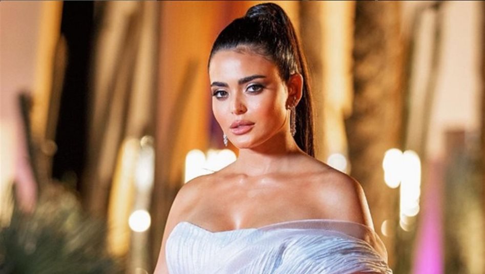 أسماء جلال تنشر صورًا جديدة من زفاف أمينة خليل في اليونان