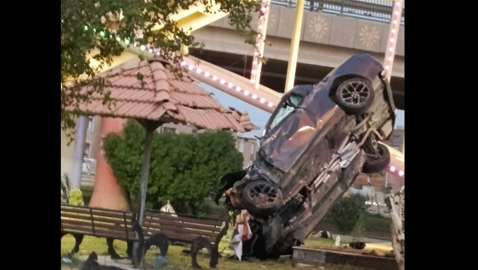 العجلة استقرت "واقفة عموديًا".. 5 ضحايا بحادث عنيف في واسط (فيديو)