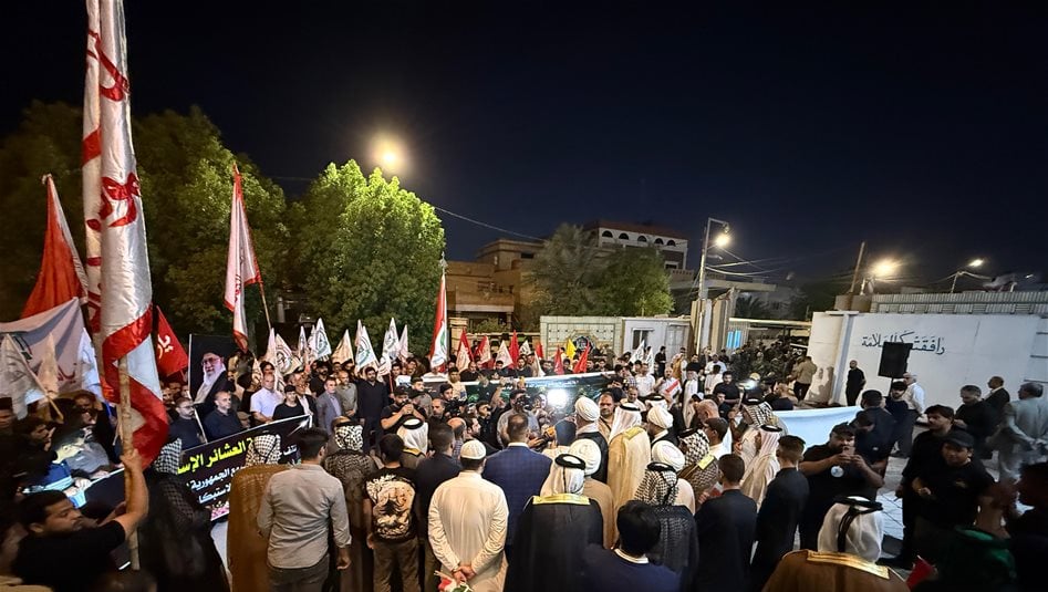 في البصرة.. وقفة تضامن أمام القنصلية الإيرانية