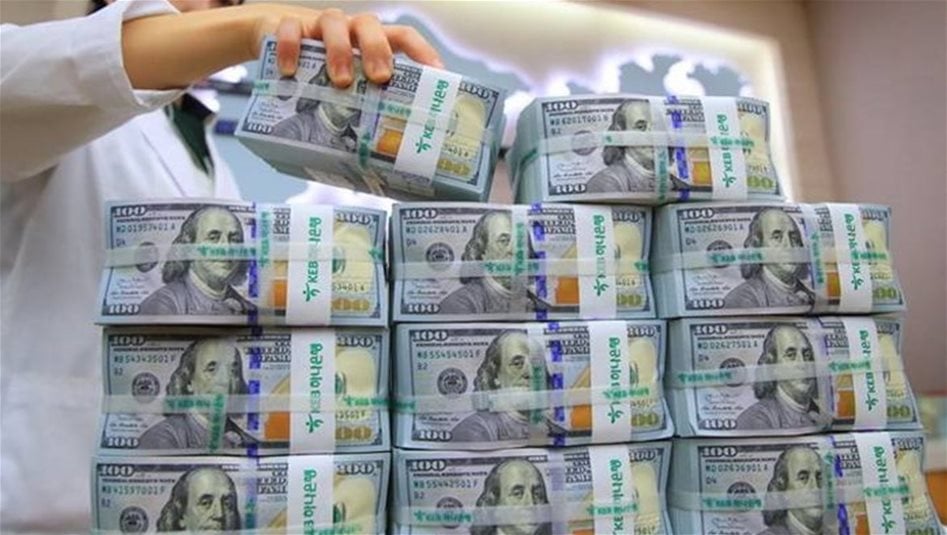 الدولار يسجل قفزة طفيفة في بغداد