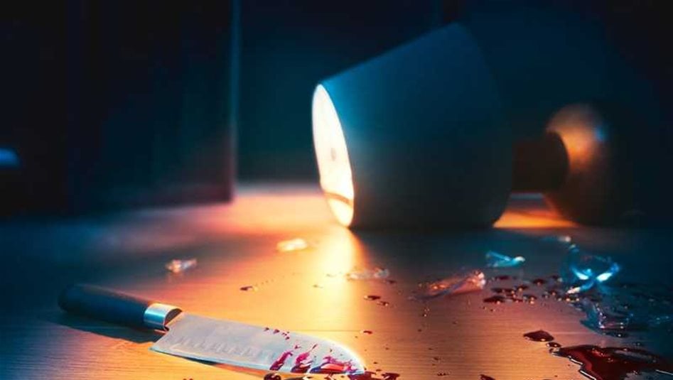 أب يذبح أطفاله الثلاثة ويسلّم نفسه للشرطة