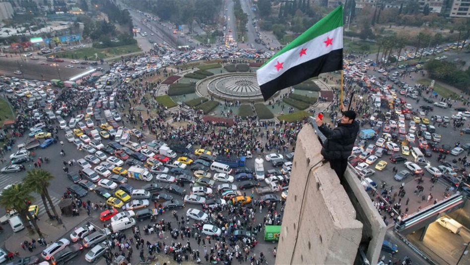 بالصورة.. ماذا يعني شعار سوريا الجديد؟