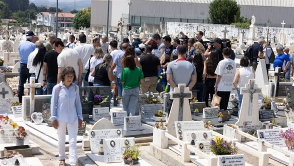 صورة اثناء جنازة ديوغو جوتا تدفع الشرطة للتدخل.. ماذا حصل؟