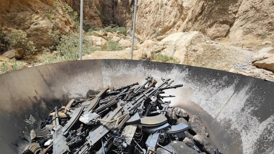 مشاهد من تسليم وحرق &quot;العمال الكردستاني&quot; أسلحته في العراق