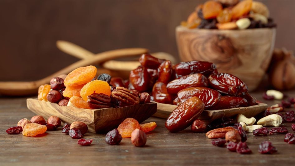 5 فواكه مجفّفة دواء في غذاء .. ما هي؟