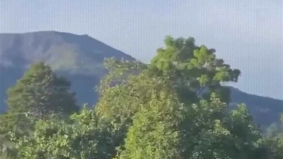 انفجار مدوٍ لبركان مارابي يضرب غرب سومطرة في إندونيسيا