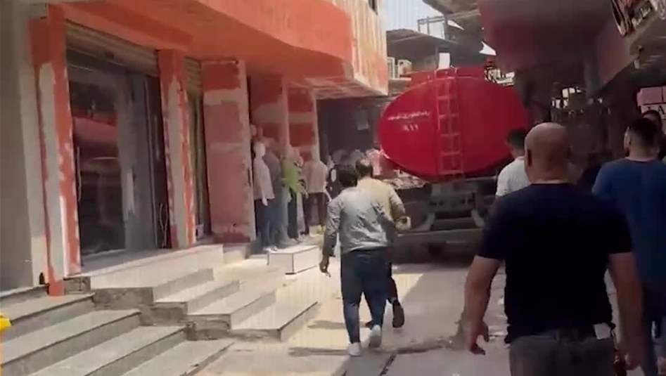 الدفاع المدني يكافح حريقا في البصرة