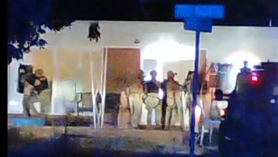 كمين عبر بلاغ كاذب.. إصابة ثلاثة شرطة بإطلاق للنار في ولاية امريكية
