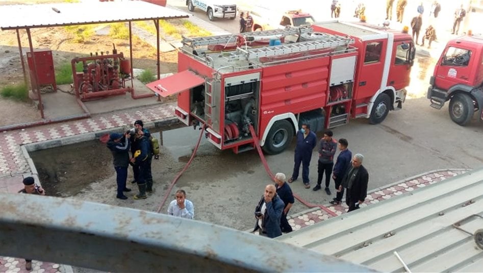 سائق "محظوظ" يقتحم مقر الدفاع المدني في بابل بعد اندلاع النيران بمركبته (فيديو)