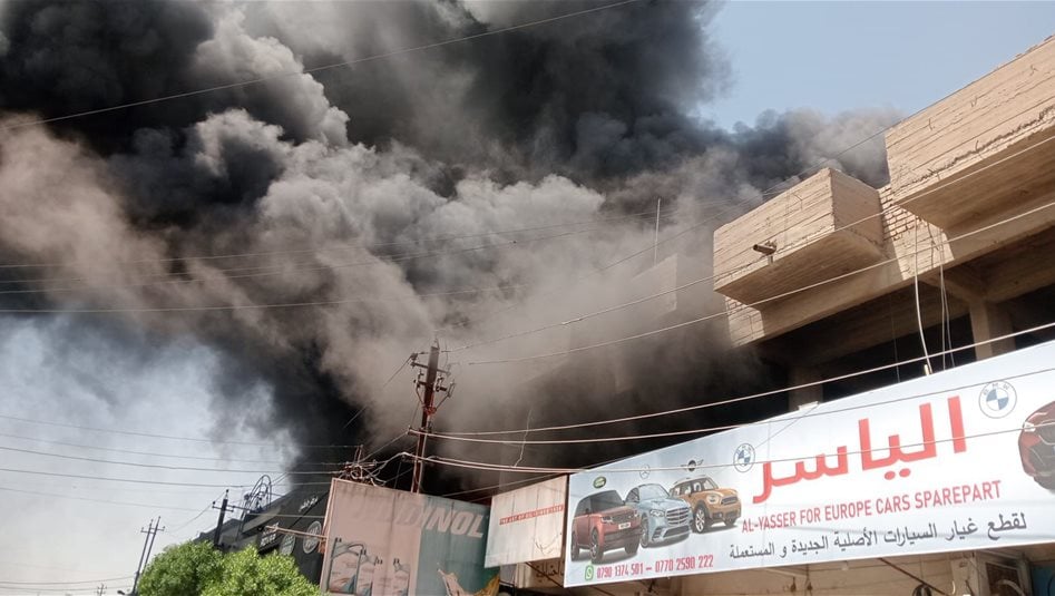 اندلاع حريق ضخم قرب مجمع "المشن" في الكرادة وسط بغداد