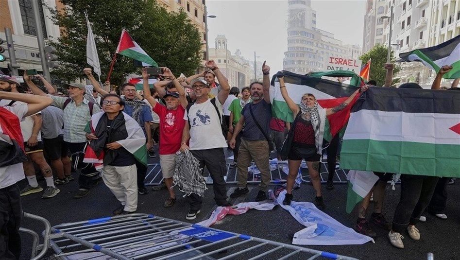 مدريد.. متظاهرون يقطعون شوارع احتجاجا على &quot;مشاركة إسرائيلية&quot;