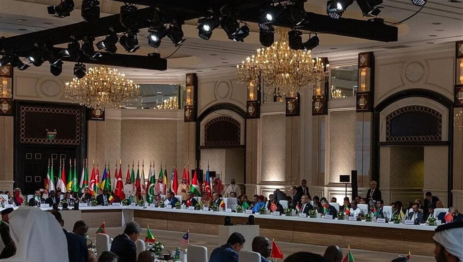 القادة العرب الحاضرون والغائبون عن قمة الدوحة