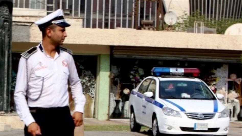 إجراءات قانونية بحق ضابط مرور تجاوز على أحد المواطنين
