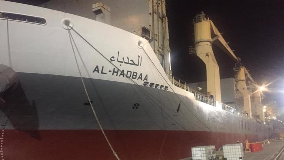 سفينة عراقية تنقذ هنديا من الموت في المحيط الهندي (فيديو)