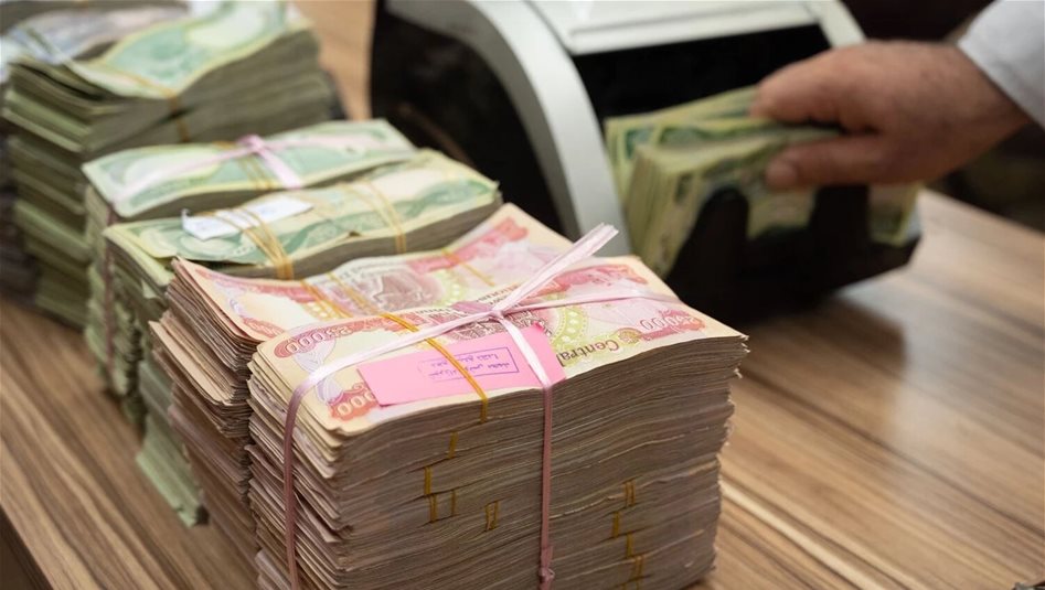 تصريح حكومي يوضح موقف رواتب الموظفين.. ماذا عن العام المقبل؟