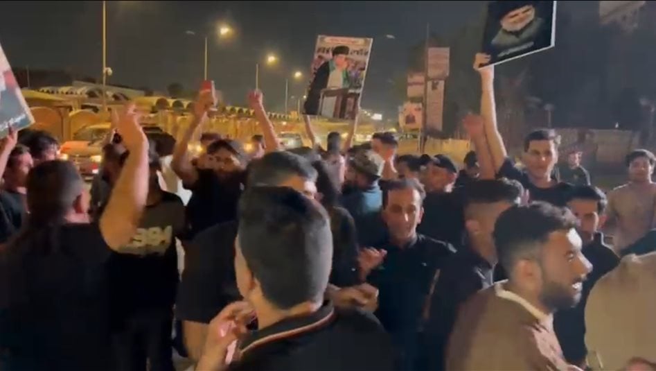 بعد انزال لافته &quot;مقاطعون&quot;.. تظاهرة للتيار الصدري في ذي قار (فيديو)
