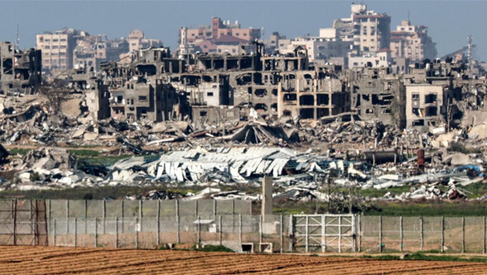 في غزة.. &quot;خطر صامت&quot; يهدد حياة من تبقى في المدينة