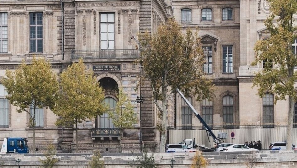 &quot;سرقة اللوفر&quot;.. تفاصيل مثيرة للرافعة التي استخدمها اللصوص
