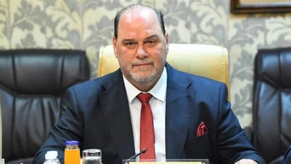 تبادل الاتهامات بين نقيب الفنانين ولجنة الثقافة النيابية.. مطالبات بسحب اليد و26 خطأً إملائياً